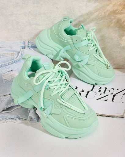 Sneakers green