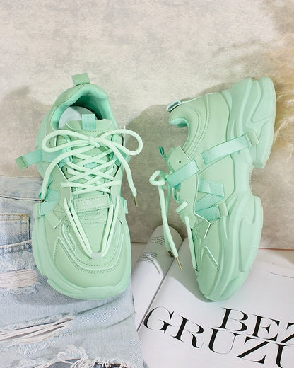 Sneakers green