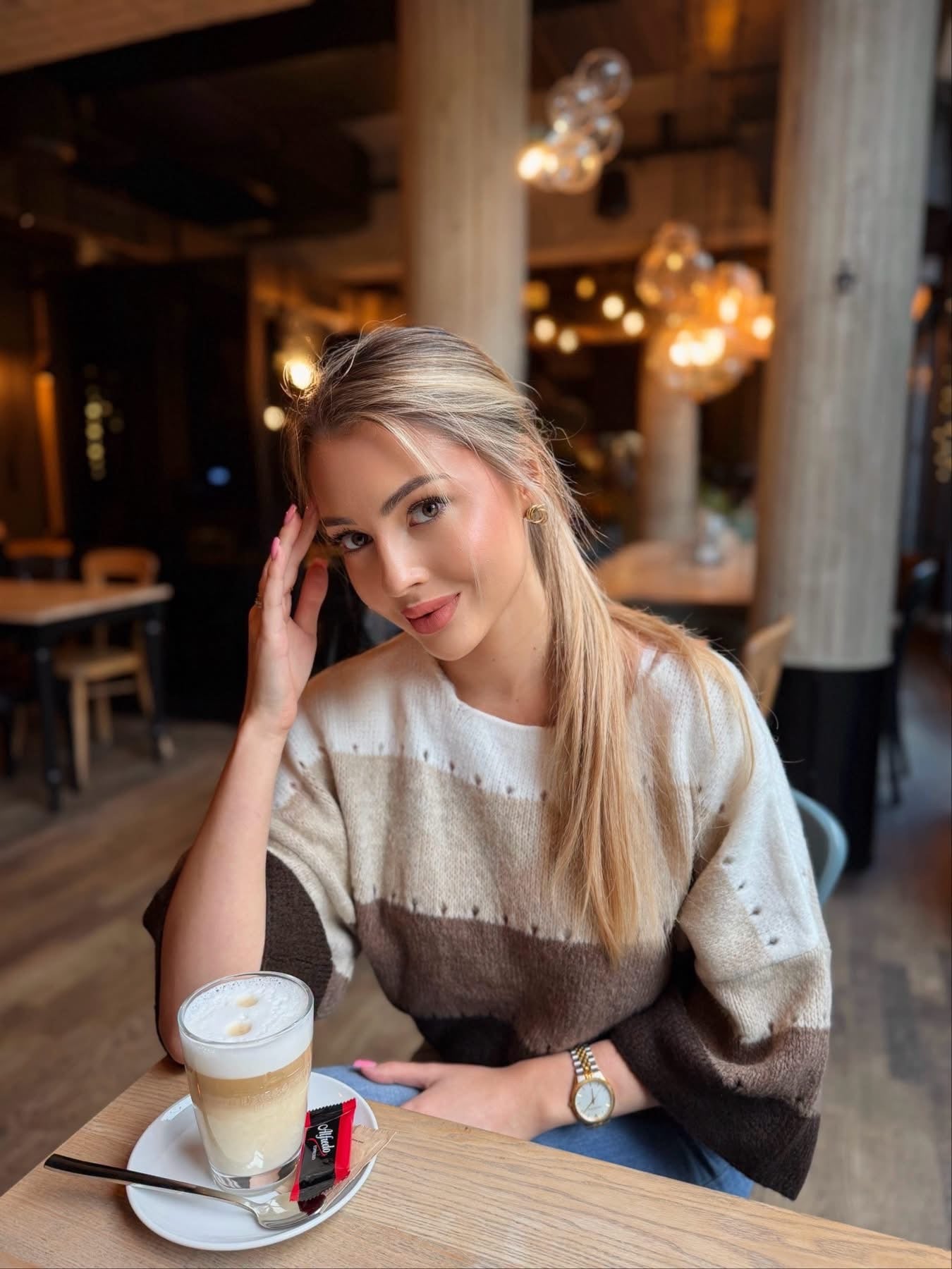 BY ME Sweter SOFT pasy – beż-czekolada